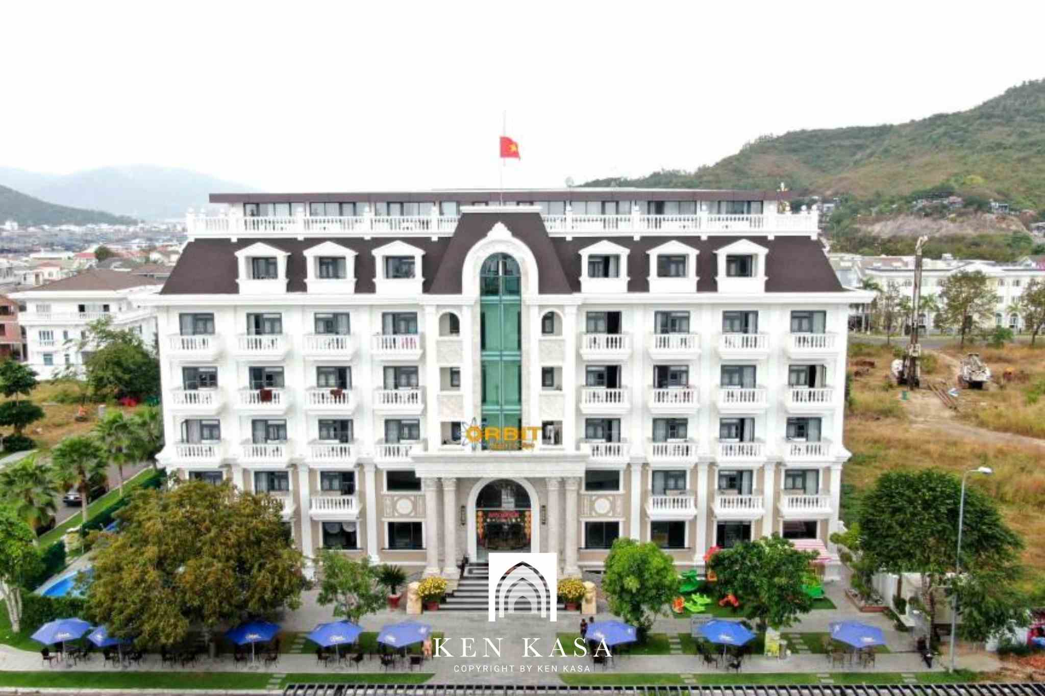 Mẫu khách sạn tân cổ điển Orbit resort spa